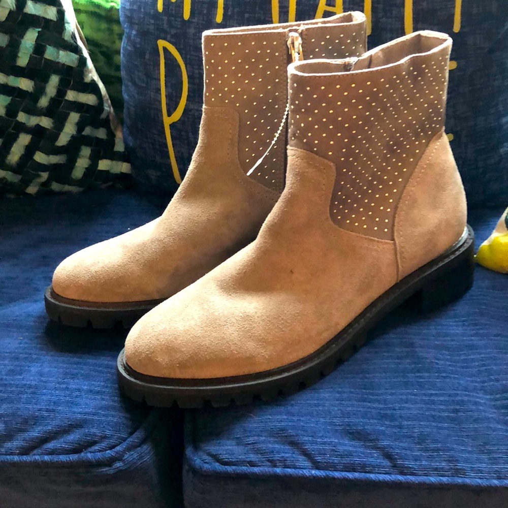 NWT Steven by Steve Madden Comfort Latte Suede Booties 8.5